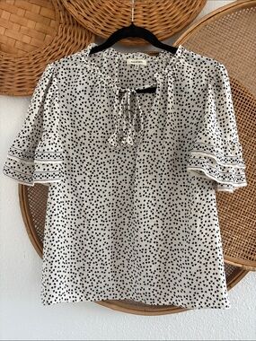 Max Studio Heart Print  Tie-Neck Flutter Sleeve Top - Black/White